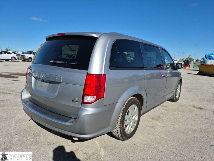 2017-dodge-grand-caravan-sxt-image-5