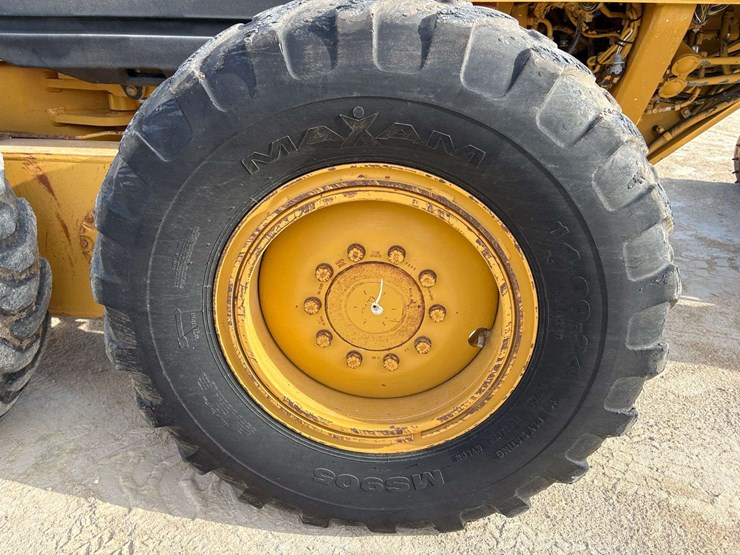 2001-caterpillar-12h-image-45