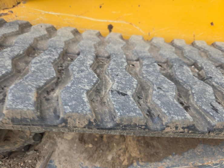 2020-deere-331g-image-53