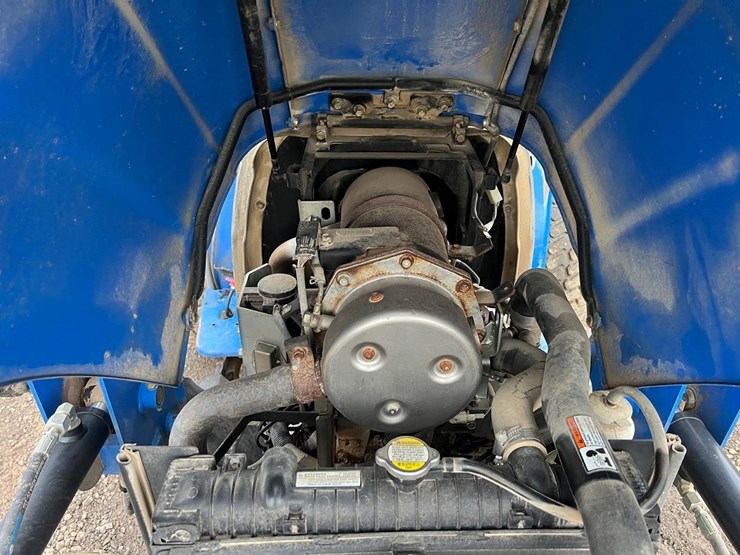 2015-new-holland-workmaster-33-image-17