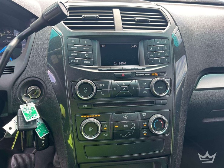 2016-ford-explorer-image-19
