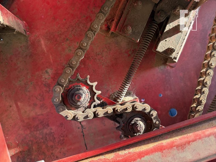 new-holland-br7090-image-31