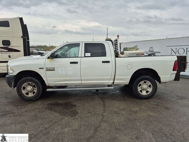2014-dodge-3500-image-8