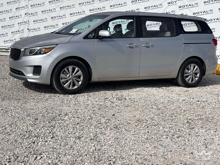 2016-kia-sedona-image-1
