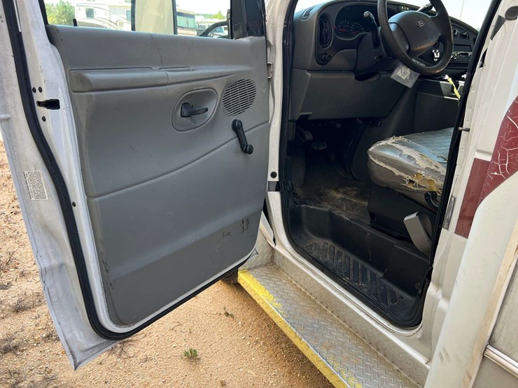 2007-ford-e350-image-9