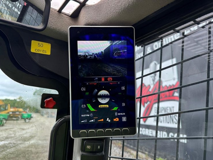 new-holland-c332-image-24