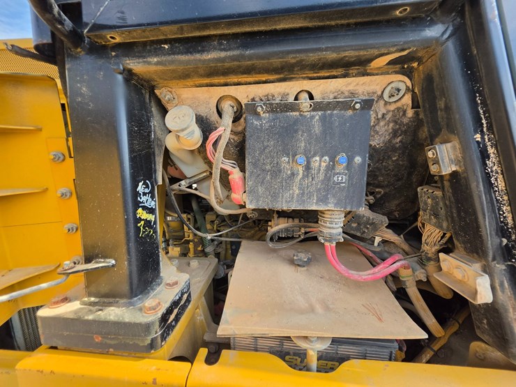2007-caterpillar-953d-image-40