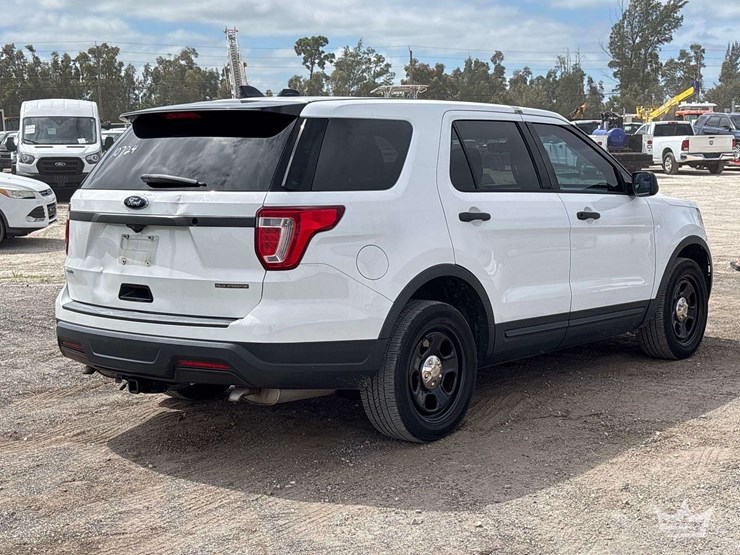 2018-ford-explorer-image-3