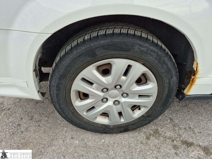 2014-dodge-grand-caravan-sxt-image-25