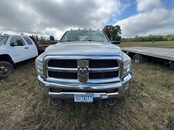 #1941-•-2017-ram-5500-cab-&-chassis-image-8