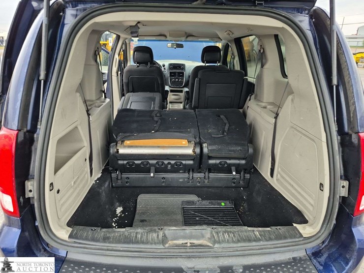 2017-dodge-grand-caravan-sxt-image-22