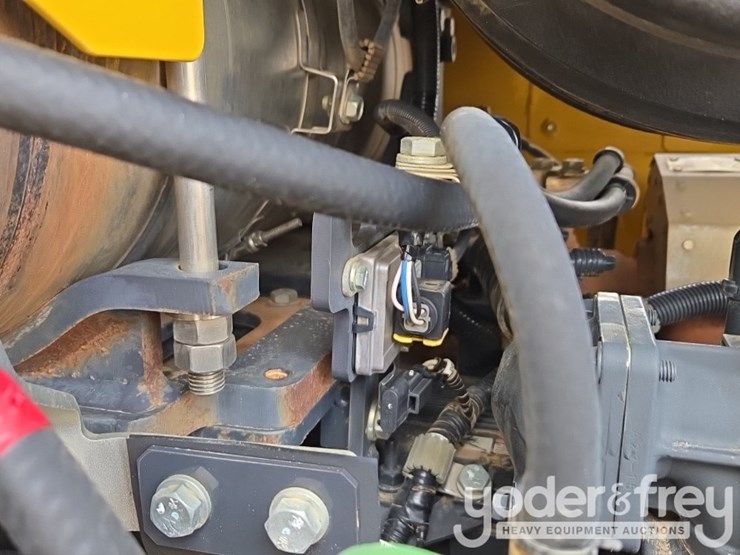 2024-komatsu-d71pxi-24-image-40