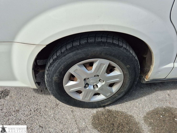 2011-dodge-grand-caravan-se-image-23