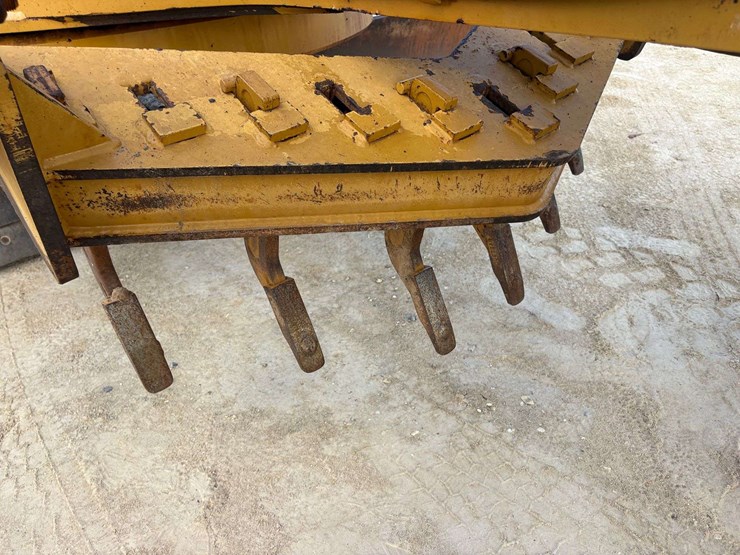 2001-caterpillar-12h-image-24