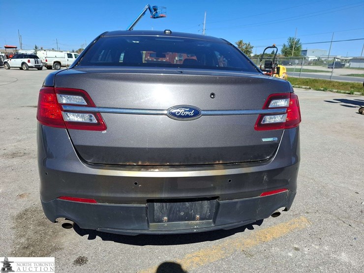 2015-ford-taurus-image-6