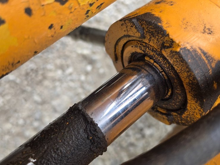 #25323-•-allis-chalmers-708c-fork-lift-image-51