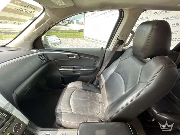 2012-chevrolet-traverse-image-18