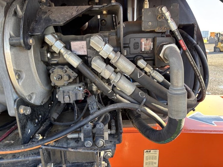 2013-jlg-860sj-image-40