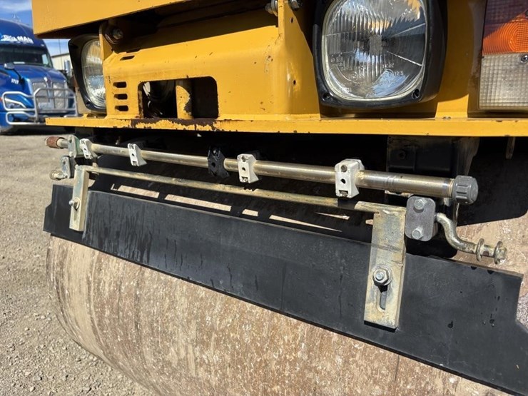 2013-caterpillar-cb22-image-14