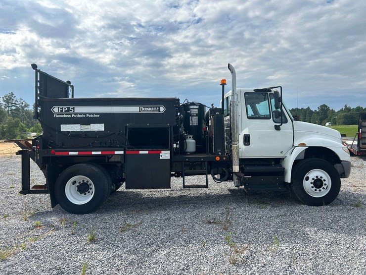 2019-international-durastar-4300-image-4