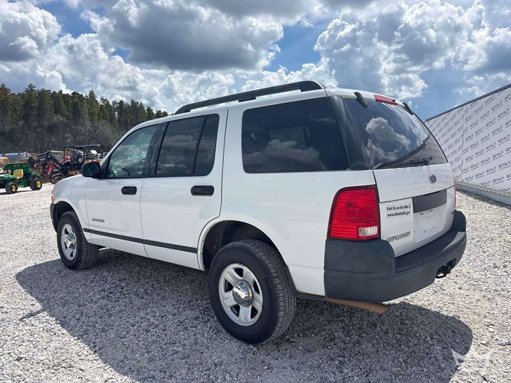 2005-ford-explorer-image-4