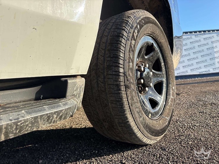 2019-chevrolet-tahoe-image-25