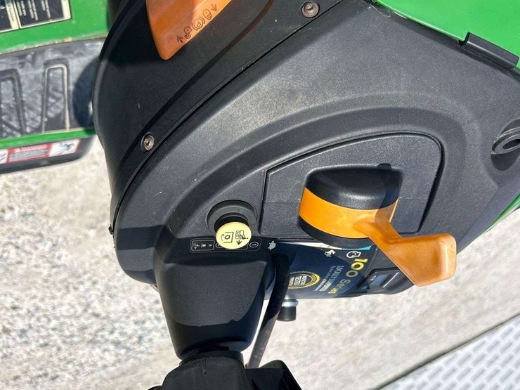 2019-john-deere-e100-42in-riding-mower-image-15