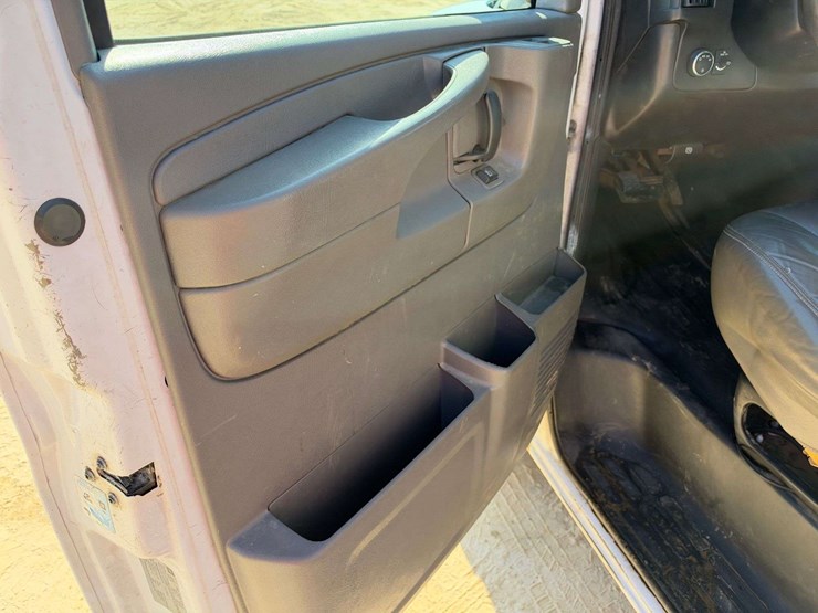 2014-chevrolet-express-2500-image-9