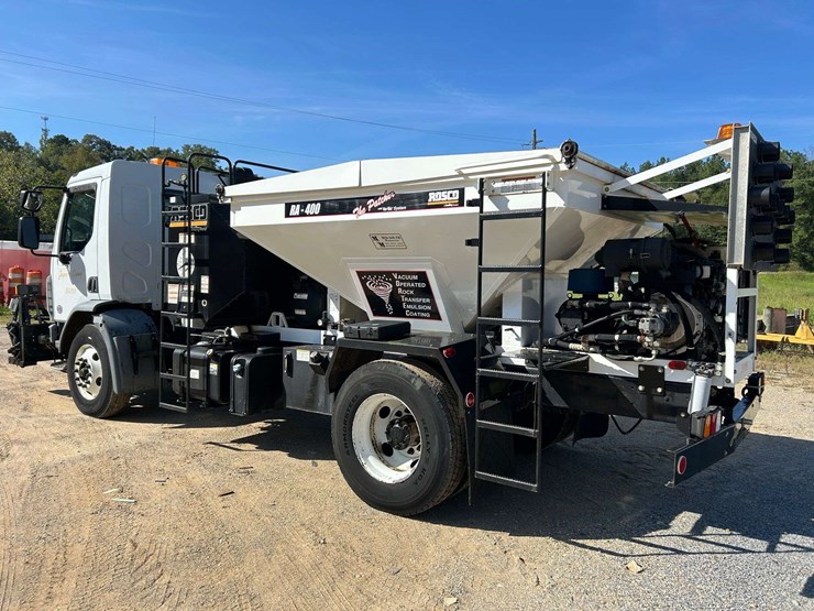 2015-peterbilt-220-image-6