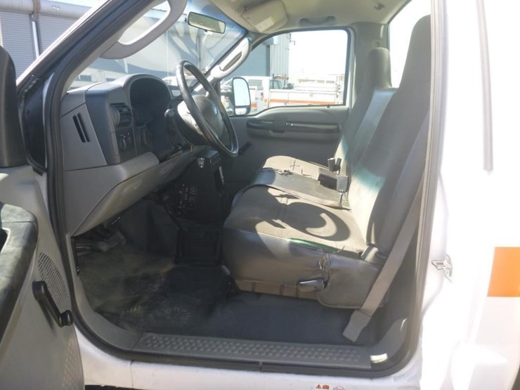 2005-ford-f450-image-13
