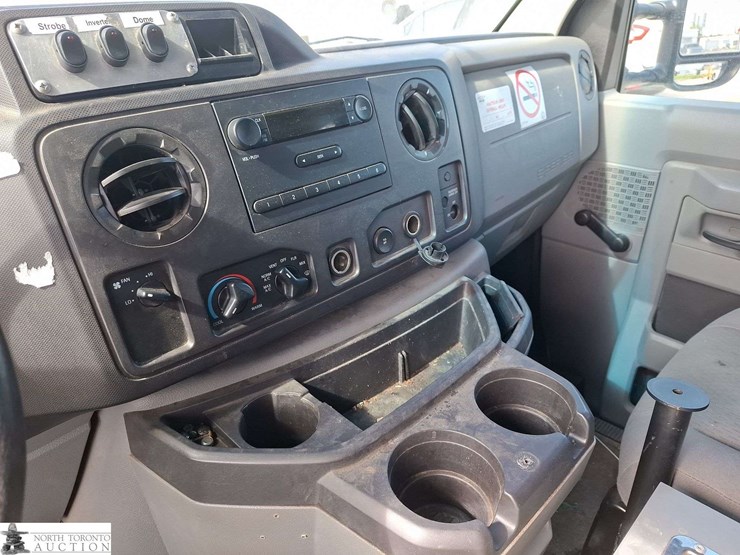 2011-ford-cargo-image-11