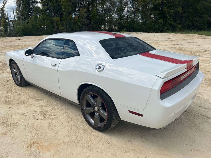2013-dodge-challenger-2-door-coupe-(183,401-miles)-image-2