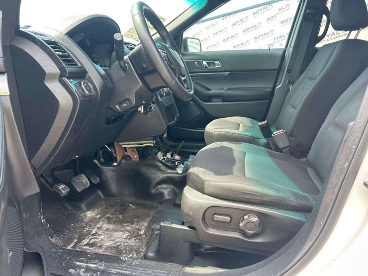 2017-ford-explorer-image-13