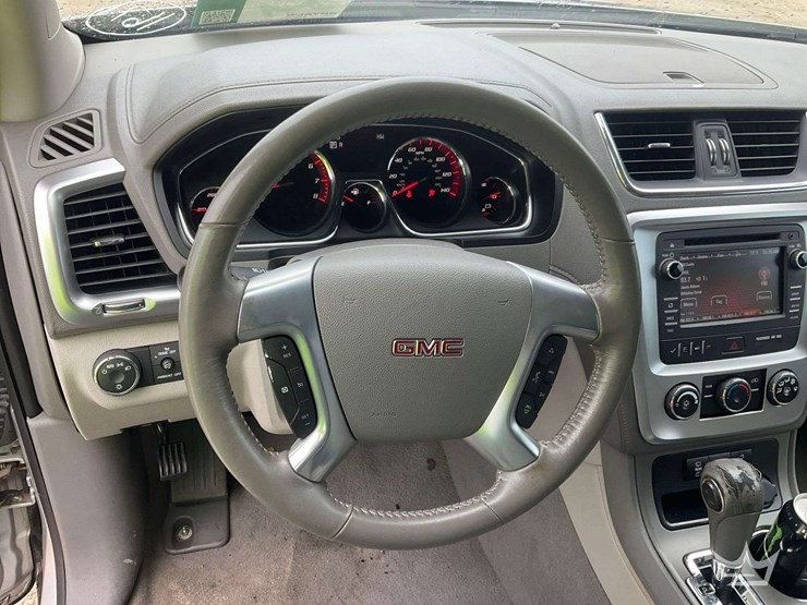 2014-gmc-acadia-image-14