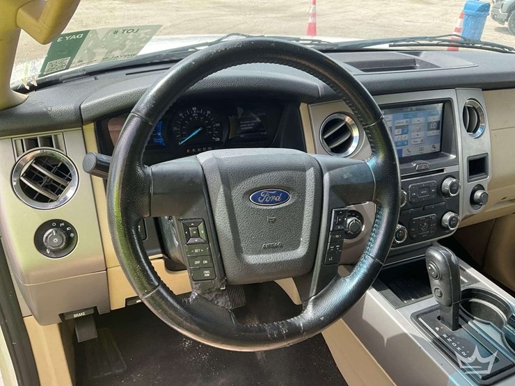 2016-ford-expedition-image-15
