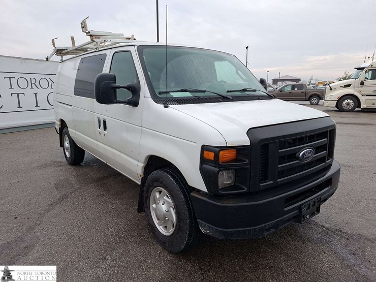 2012-ford-cargo-image-3