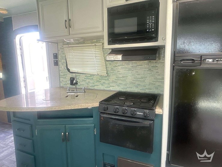 2014-28ft-crossroads-zinger-t/a-travel-trailer-image-15