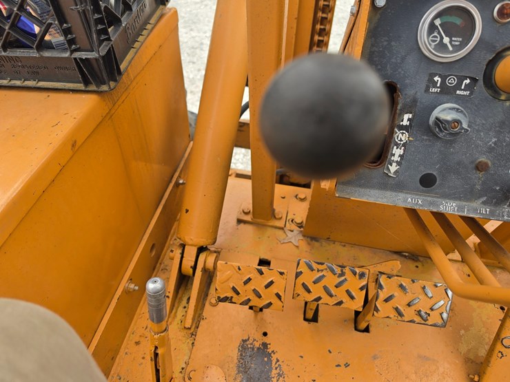 #25323-•-allis-chalmers-708c-fork-lift-image-40