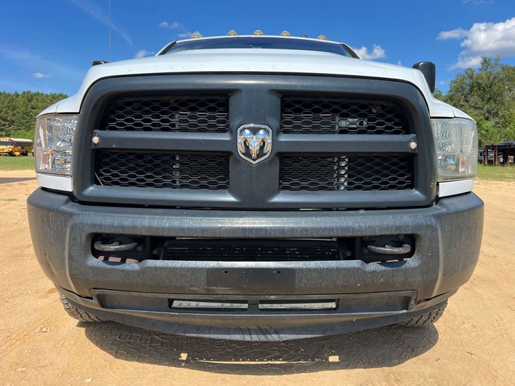 2015-dodge-3500-image-5
