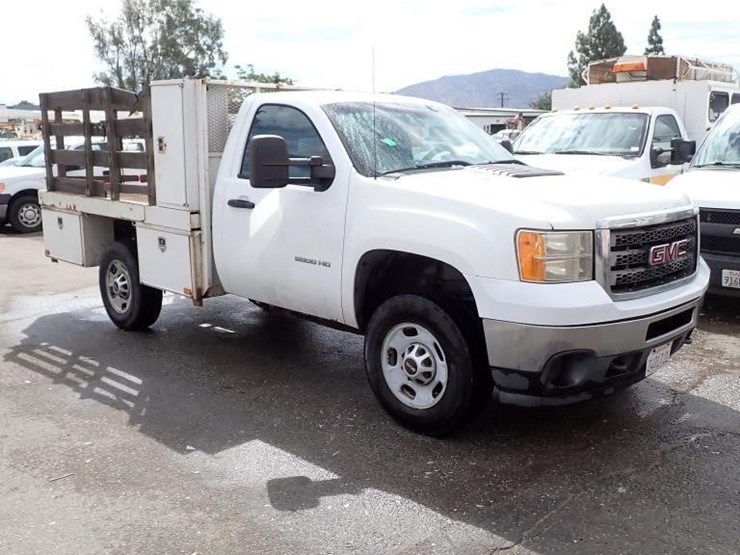 2013-gmc-sierra-2500-image-2