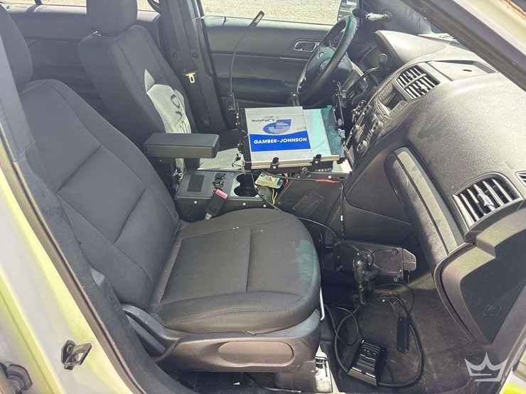 2016-ford-explorer-image-17