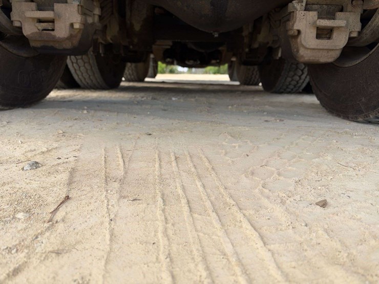 2007-mack-granite-ctp713b-image-26