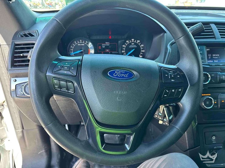 2016-ford-explorer-image-11
