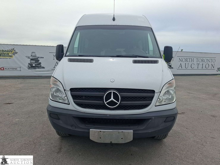 2012-mercedes-benz-sprinter-2500-image-2