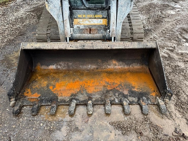 new-holland-c332-image-10