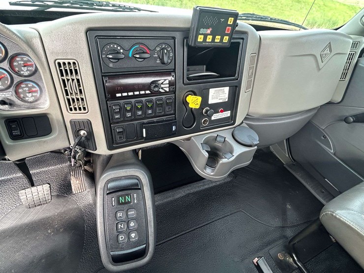 2019-international-durastar-4300-image-45