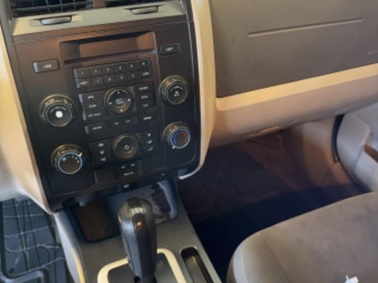 2011-ford-escape-image-23