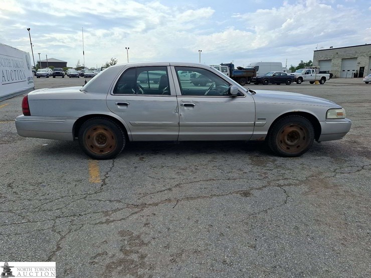 2006-mercury-grand-marquis-ls-premium-4dr-sedan-image-4