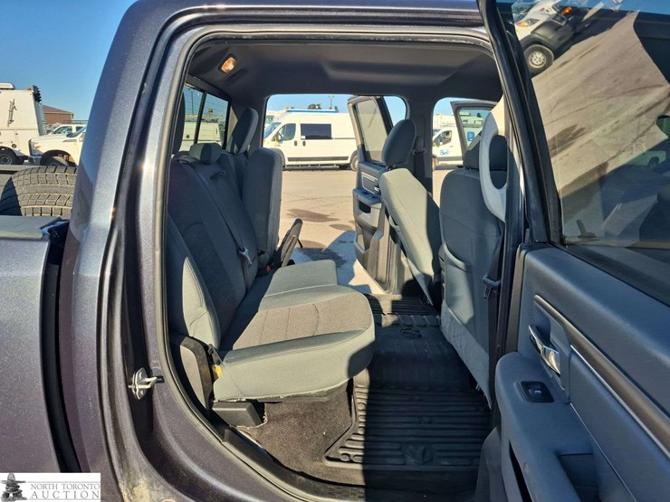 2017-dodge-1500-image-24