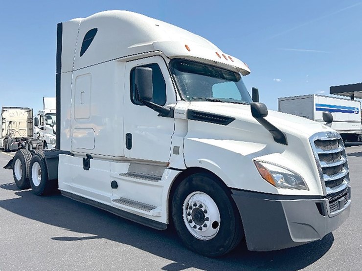 2020-freightliner-cascadia-126-image-1